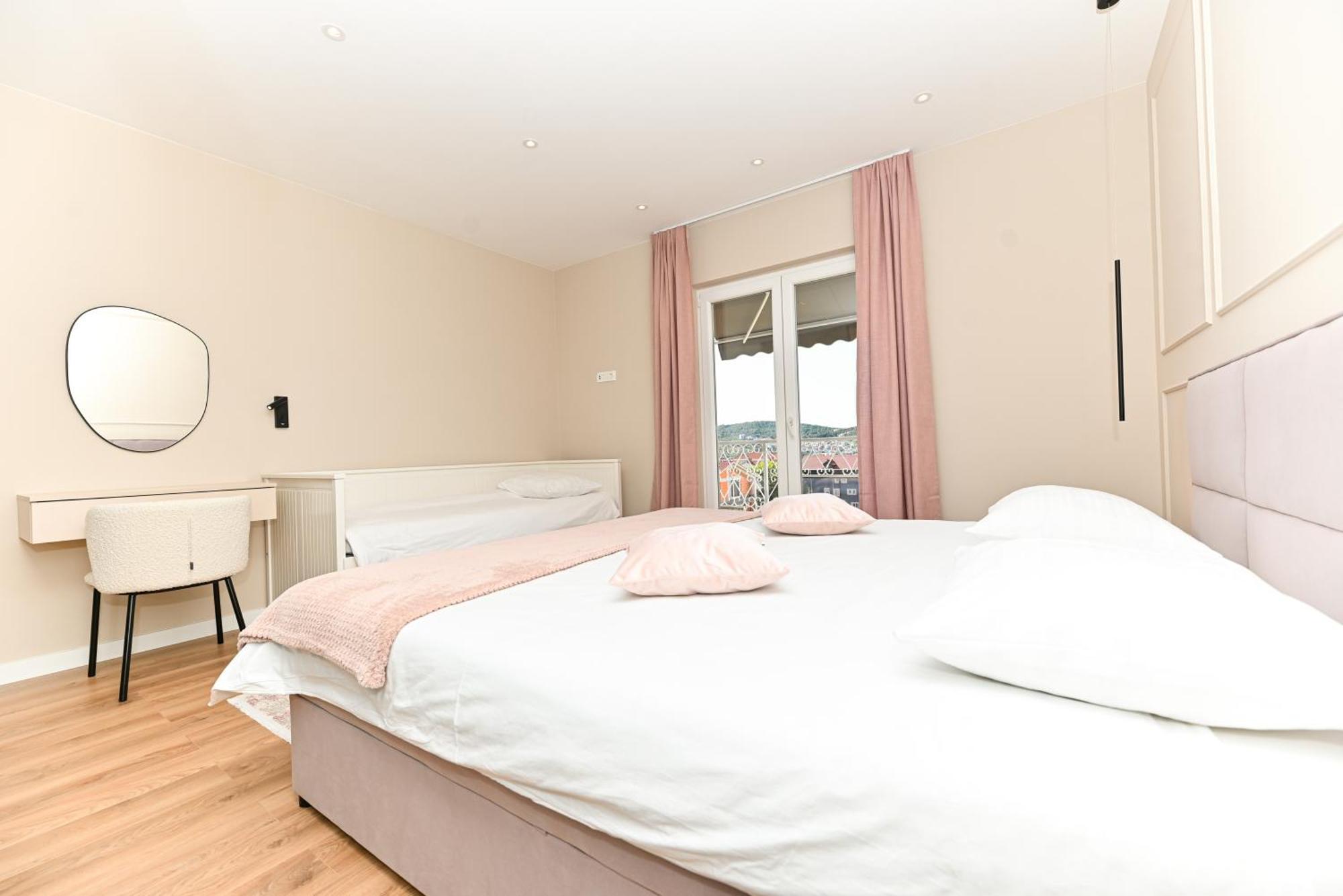 Apartment Dajana Feeling Of Home Trogir Exteriör bild