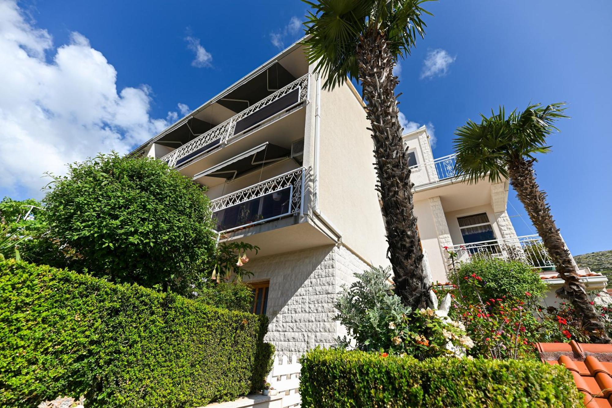 Apartment Dajana Feeling Of Home Trogir Exteriör bild
