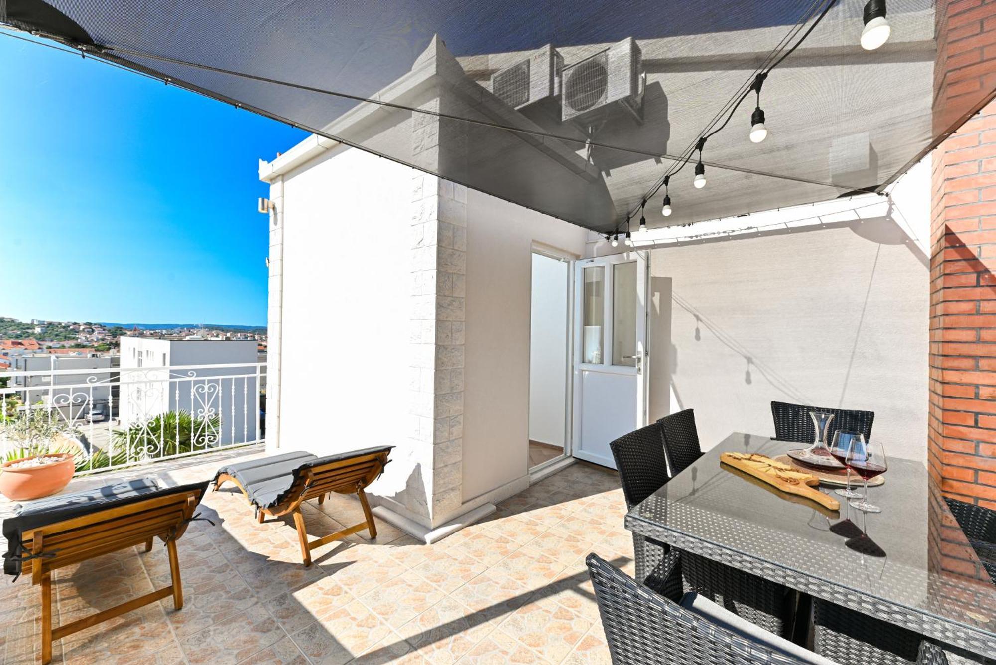 Apartment Dajana Feeling Of Home Trogir Exteriör bild